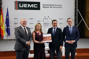 REVISTA ENÓLOGOS – BODEGA DEHESA DE LOS CANÓNIGOS – UEMC – UNIVERSIDAD EUROPEA MIGUEL DE CERVANTES – EL VINO QUE NOS UNE – LUIS SANZ – MARÍA LUZ CID