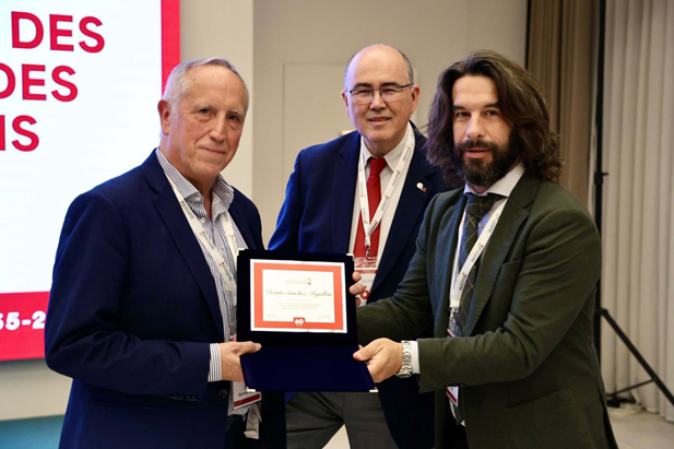 REVISTA ENÓLOGOS – VICENTE SÁNCHEZ MIGALLÓN – MILÁN – UIOE - PETR BLÍŽKOVSKÝ - PIERRE-LOUIS TEISSDRE - SANTIAGO JORDI - EMILIO RENATO - JONH BARJER