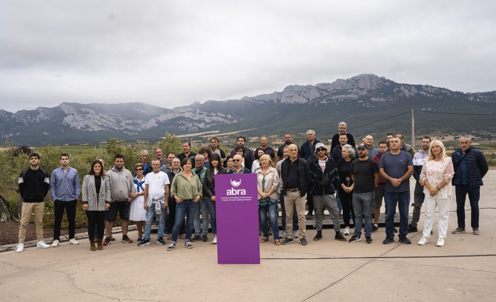 REVISTA ENÓLOGOS – VIR – ABRA – ASOCIACIÓN DE BODEGAS DE RIOJA ALAVESA -  – DOP VIÑEDOS DE ÁLAVA-ARABAKO MAHASTIAK – DOC RIOJA – RIOJA ALTA – RIOJA OCCIDENTAL – RIOJA ALAVESA - TRIBUNAL SUPERIOR DE JUSTICIA DEL PAÍS VASCO (TSJPV) – TRIBUNAL SUPREMO – GOBIERNO VASCO – NACIONALISMO – INDEPENDENTISMO - SAÚL GIL BERZAL – BODEGAS FAMILIARES DE RIOJA – LAGUARDIA – ÁLAVA – VITORIA – LOGROÑO – JUAN CARLOS LÓPEZ DE LACALLE – BODEGAS Y VIÑEDOS ARTADI 